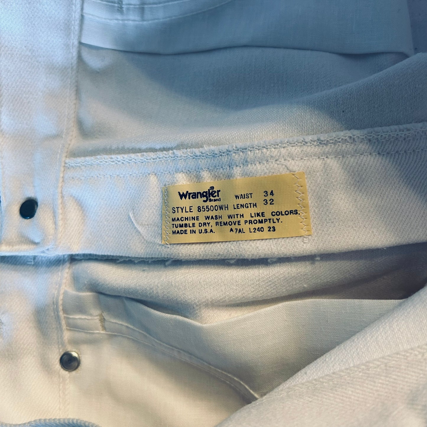 Wrangler Cowboy Cut White Hemmed Shorts Size 33
