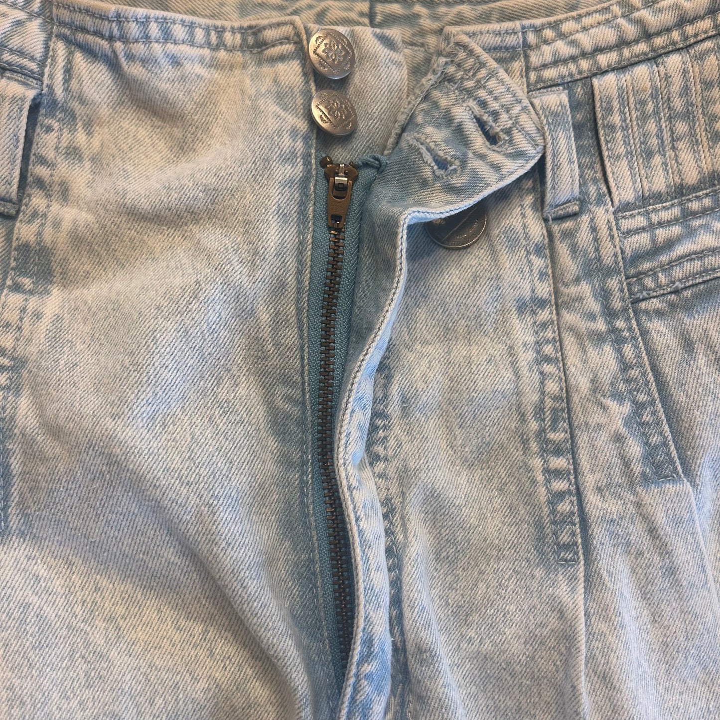 Vintage Nuovo Bareback Jean Shorts with Aztec Belt Size 28