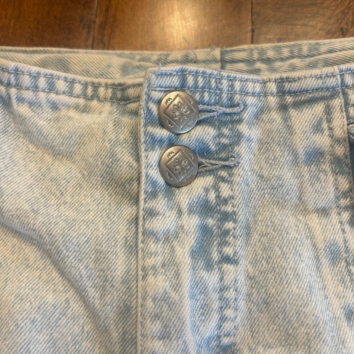 Vintage Nuovo Bareback Jean Shorts with Aztec Belt Size 28