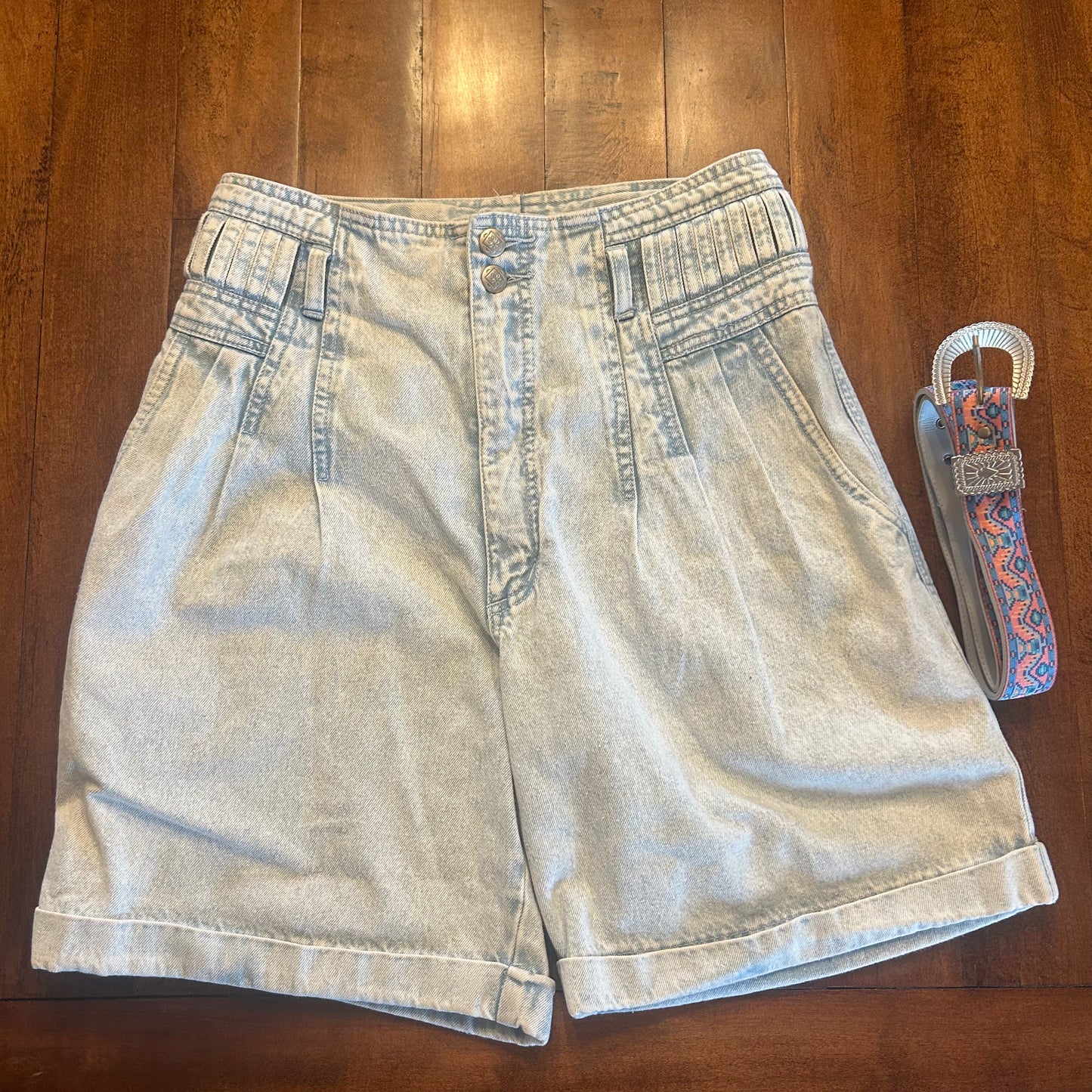 Vintage Nuovo Bareback Jean Shorts with Aztec Belt Size 28
