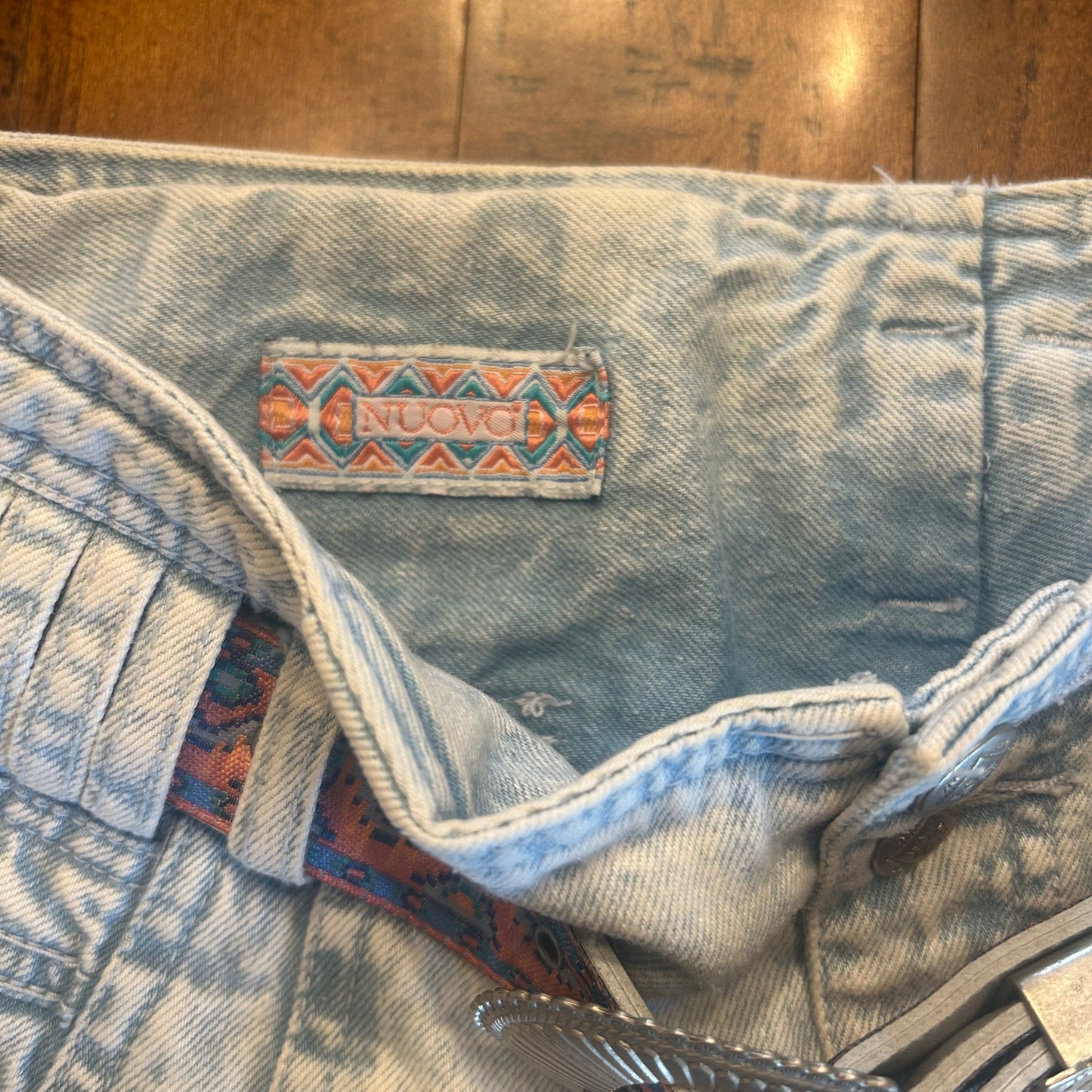 Vintage Nuovo Bareback Jean Shorts with Aztec Belt Size 28