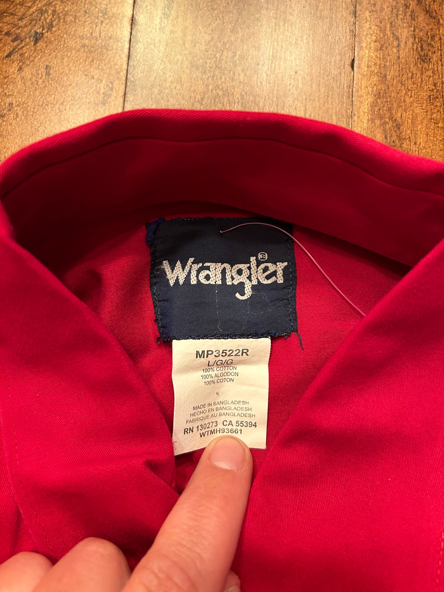 Wrangler Solid Red Button Up Size L