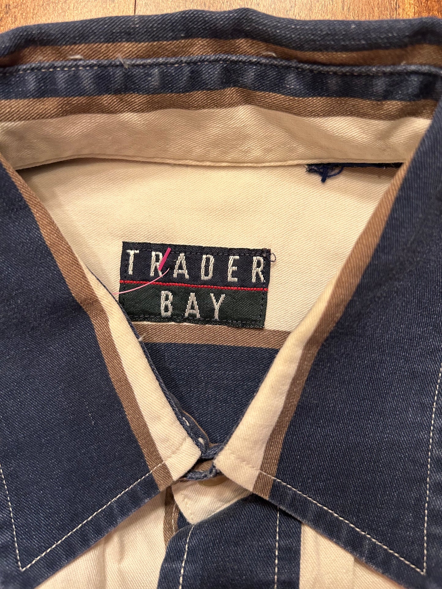 Trader Bay Button Up Size L