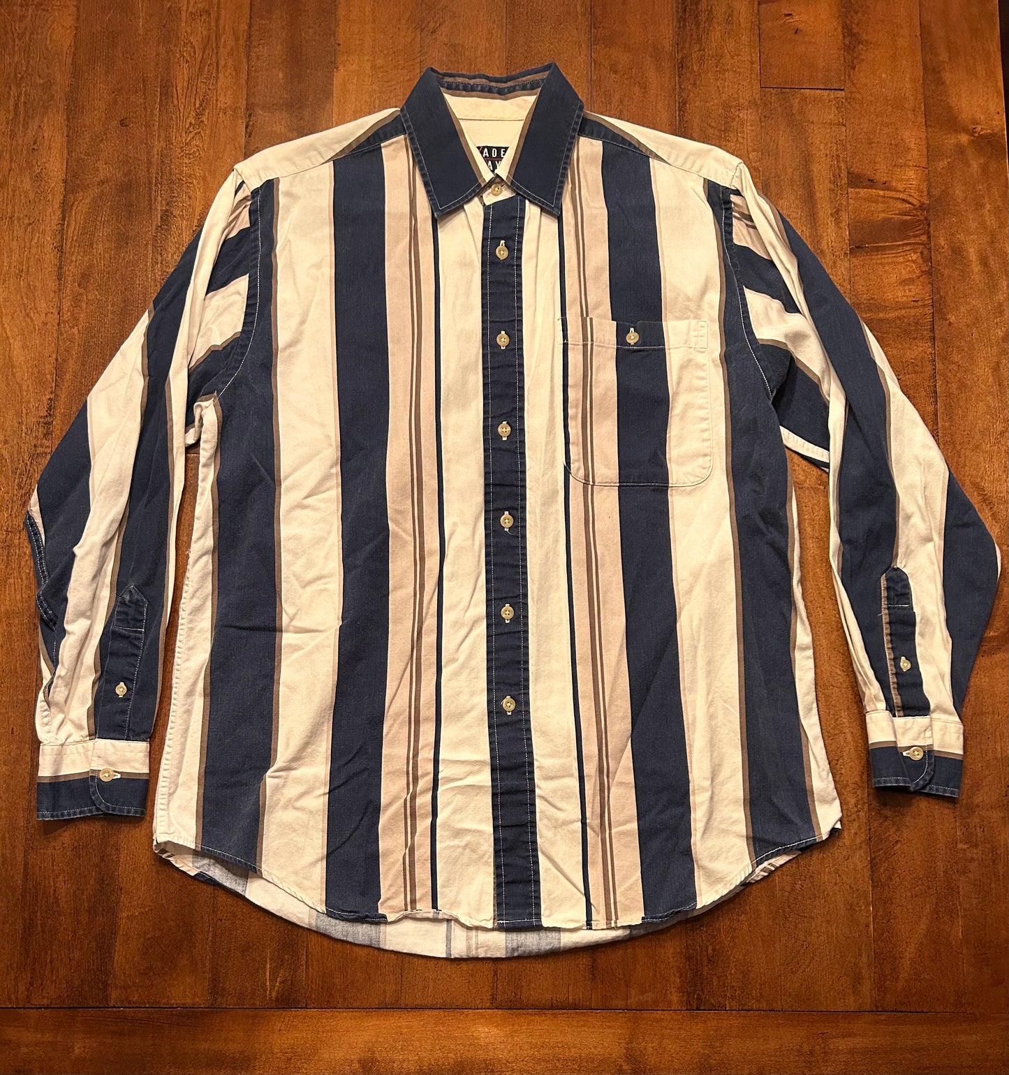 Trader Bay Button Up Size L