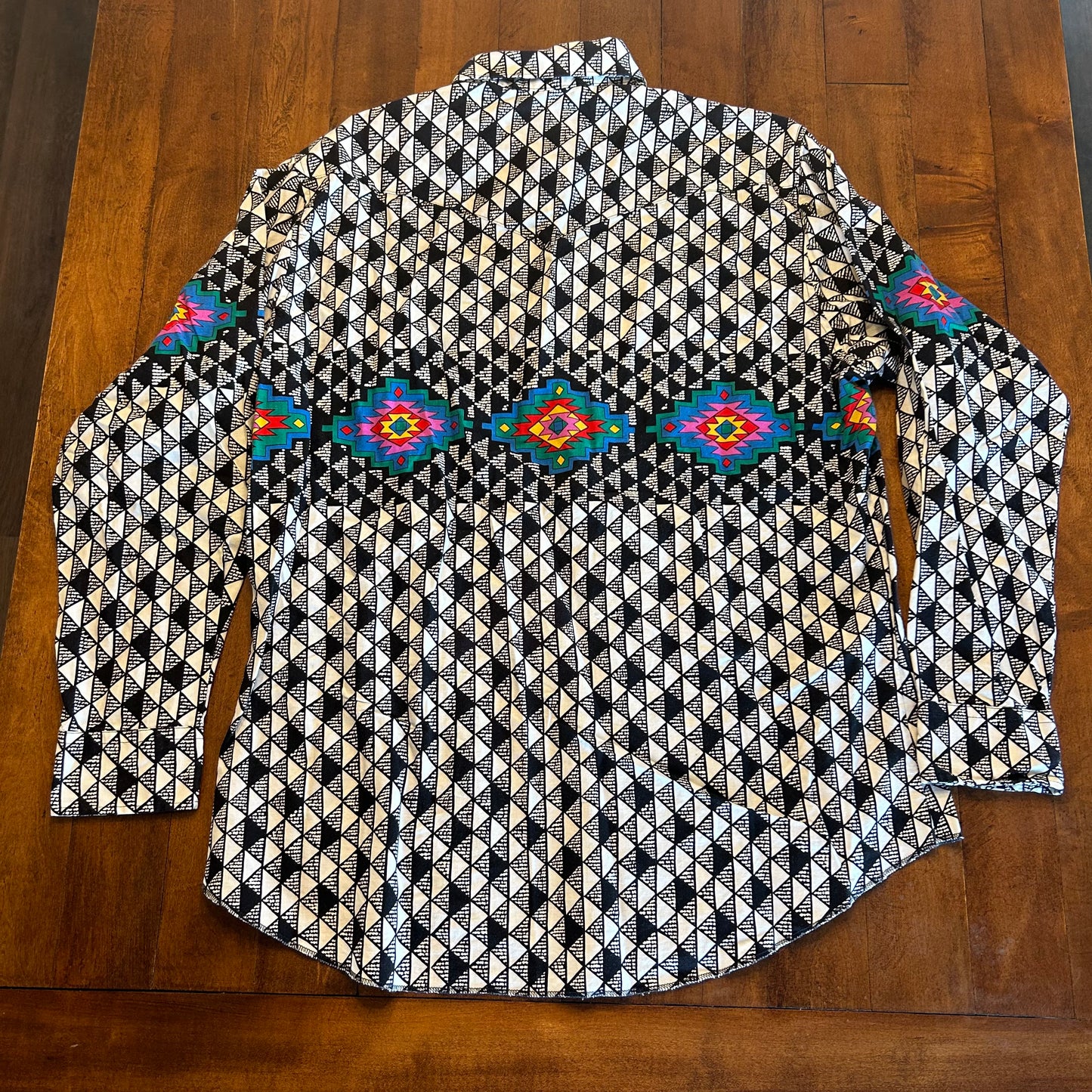 Vintage Wrangler Aztec Button Up Size XL